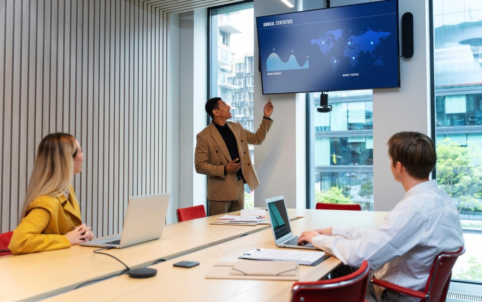 Modern classroom setup with financial analysis materials and trading screens